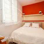 Апартаменты Eiffel Tower Charming And Modern Flat *