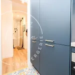 Апартаменты Eiffel Tower Charming And Modern Flat